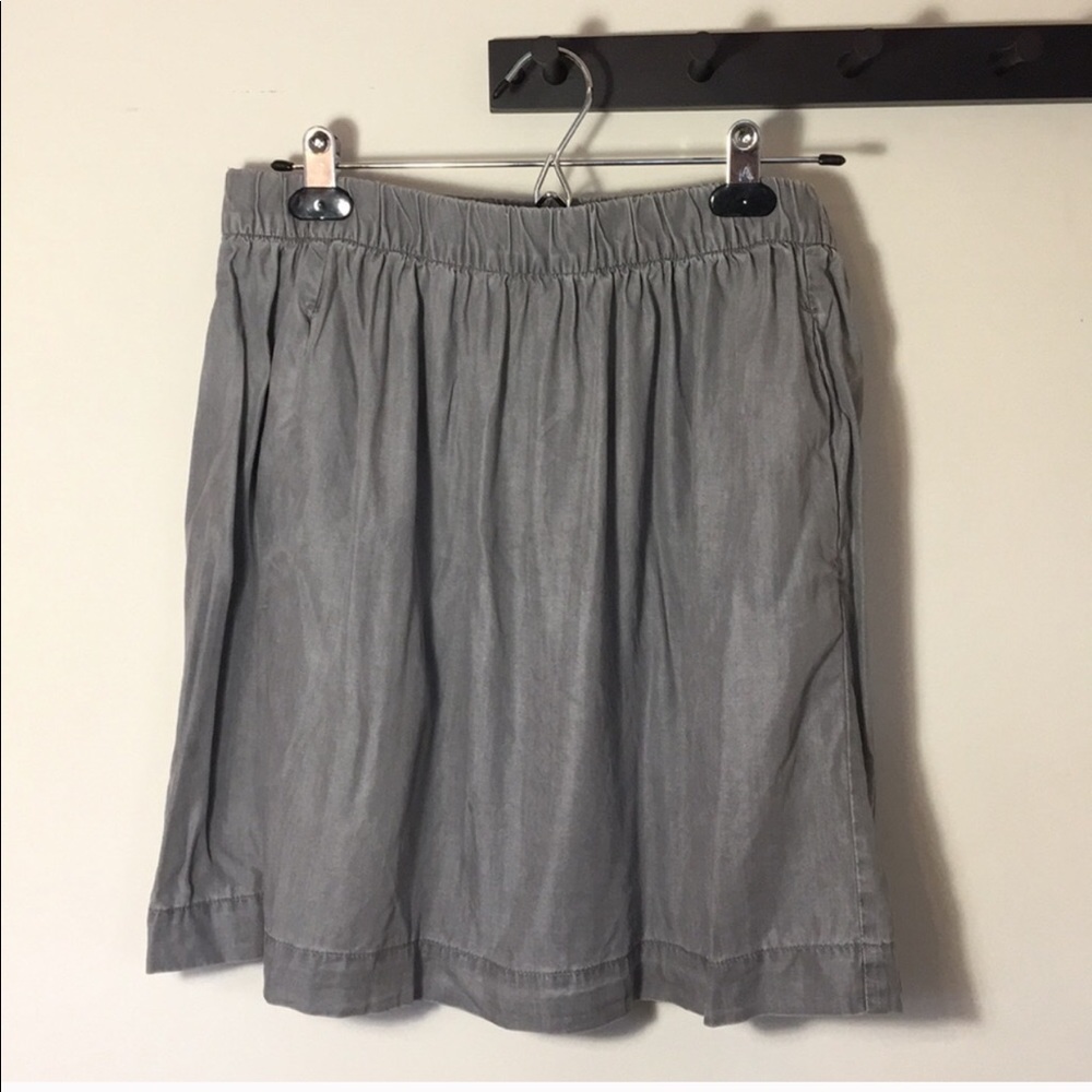 Gap skirt